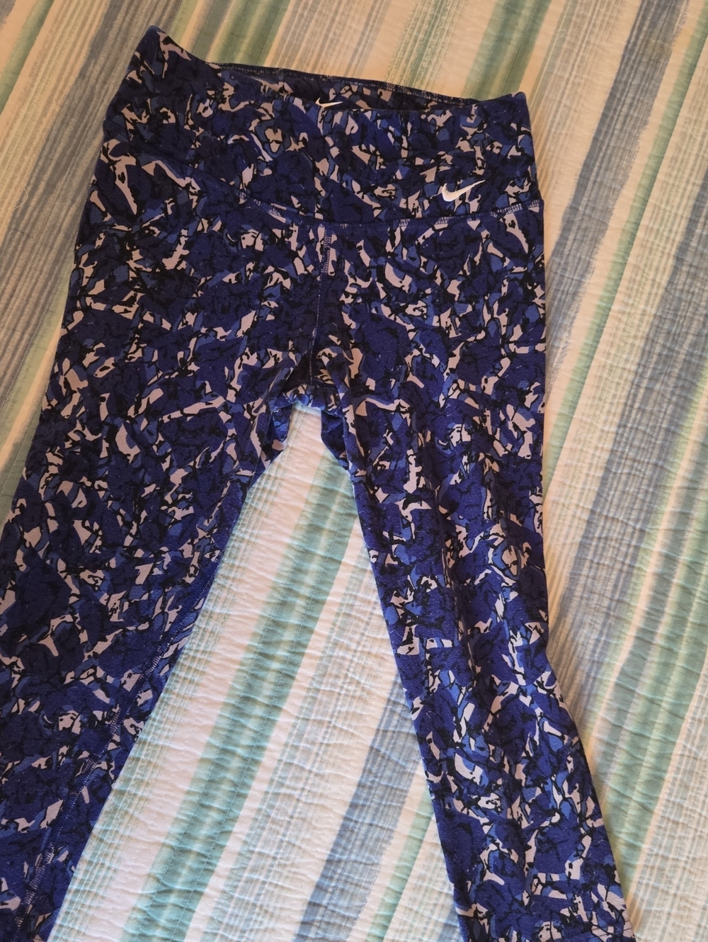 Nike Women Blue & White Patterned Leggings